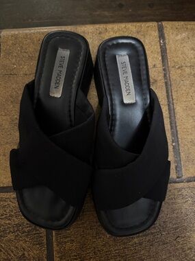 Steve Madden Black Crisscross Fabric Slide Mules.
